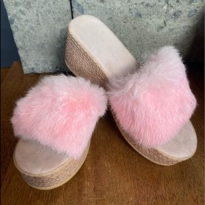 Cute real fur wedge slippers.